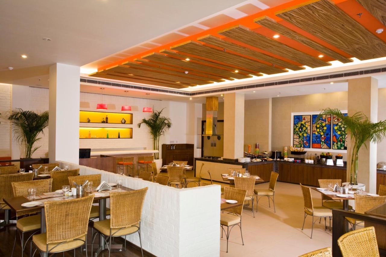 考夏姆比东德里购物商场柠檬树酒店 加济阿巴德 餐厅 照片