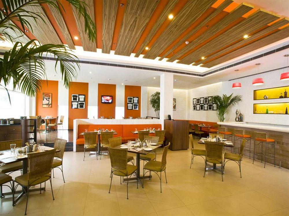 考夏姆比东德里购物商场柠檬树酒店 加济阿巴德 餐厅 照片